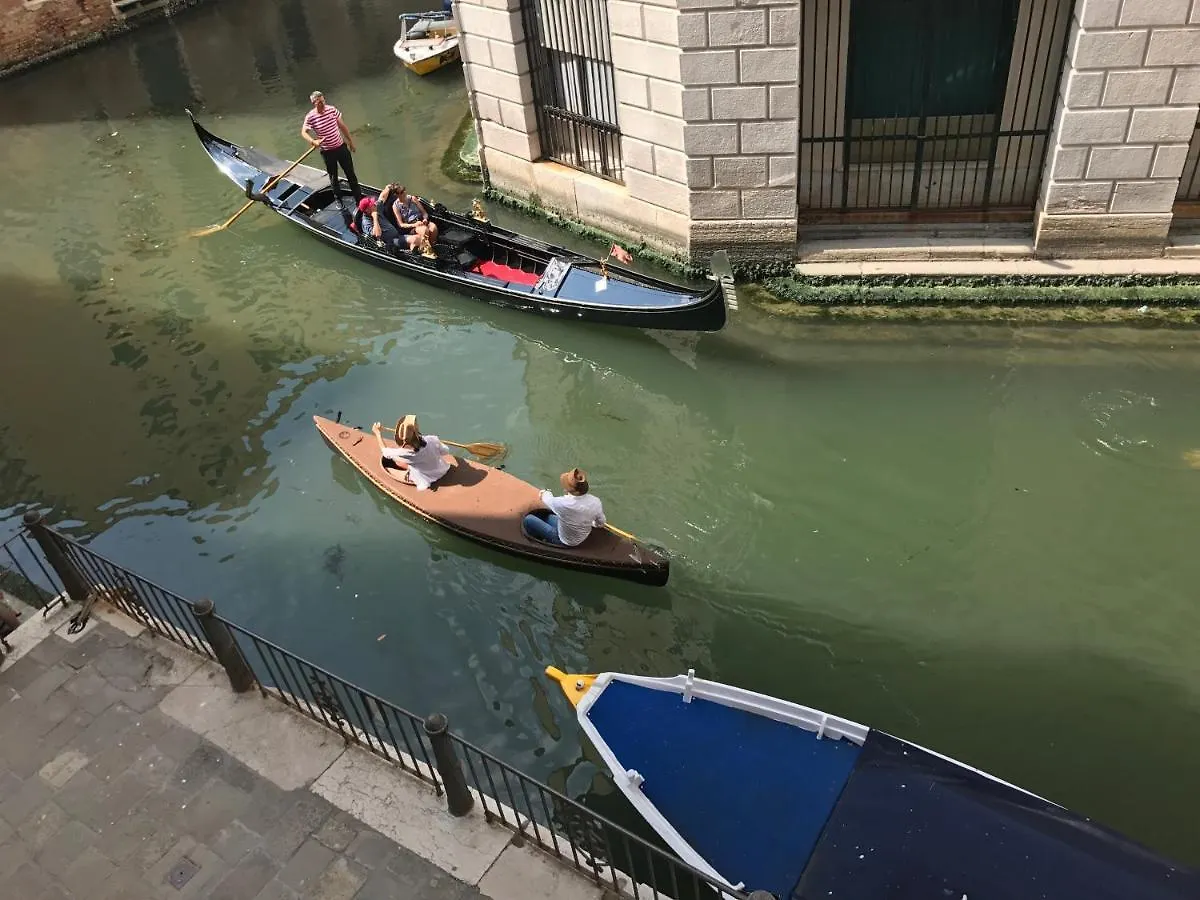 B&B Al Teatro With Canal View Venice Italy