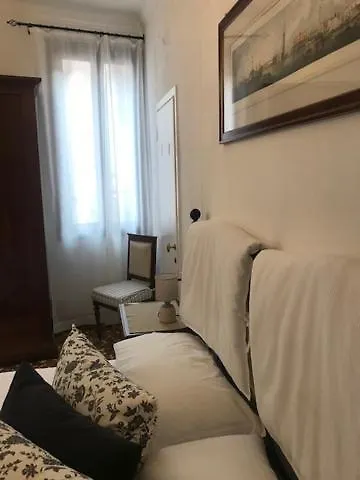Bed & Breakfast B&B Al Teatro With Canal View Venice Italy