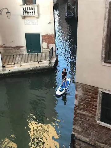 البندقية B&B Al Teatro With Canal View