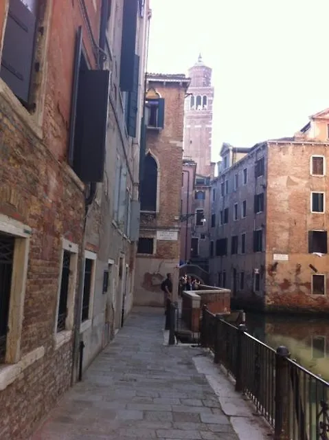 البندقية B&B Al Teatro With Canal View 0*,