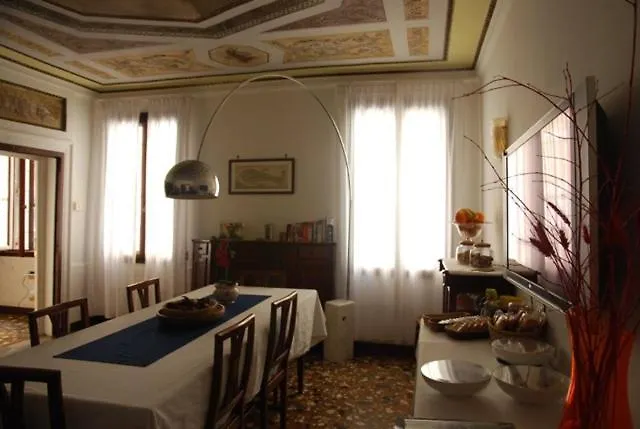 البندقية B&B Al Teatro With Canal View إيطاليا