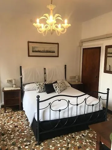 فندق مبيت وإفطار البندقية B&B Al Teatro With Canal View